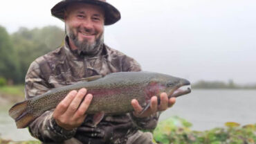 Nasádzame na Jazero Borovce pstruhov dúhových o veľkosti 30-60 cm v počte 1000 ks